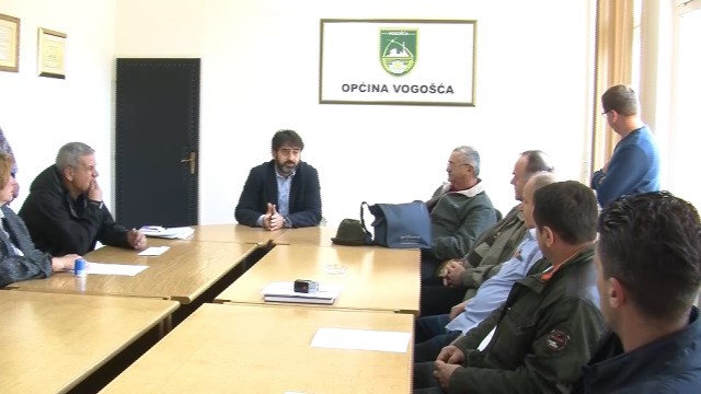 SLIKA POTPISIVANJE UGOVORA