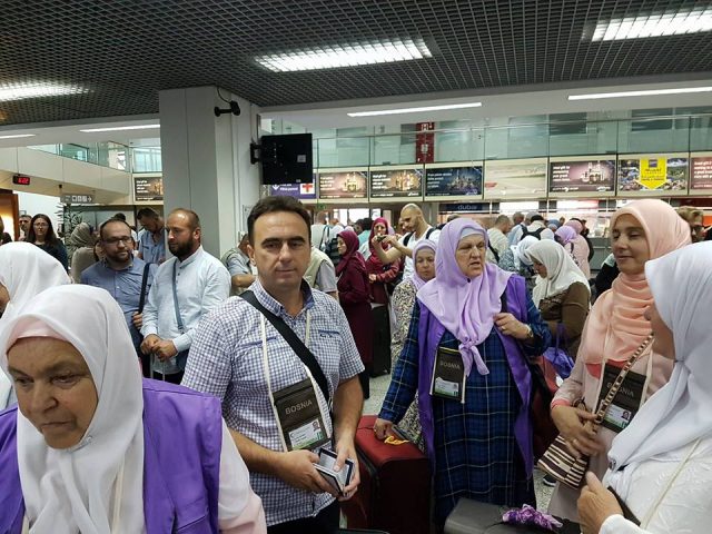 hadzije otputovale za medinu