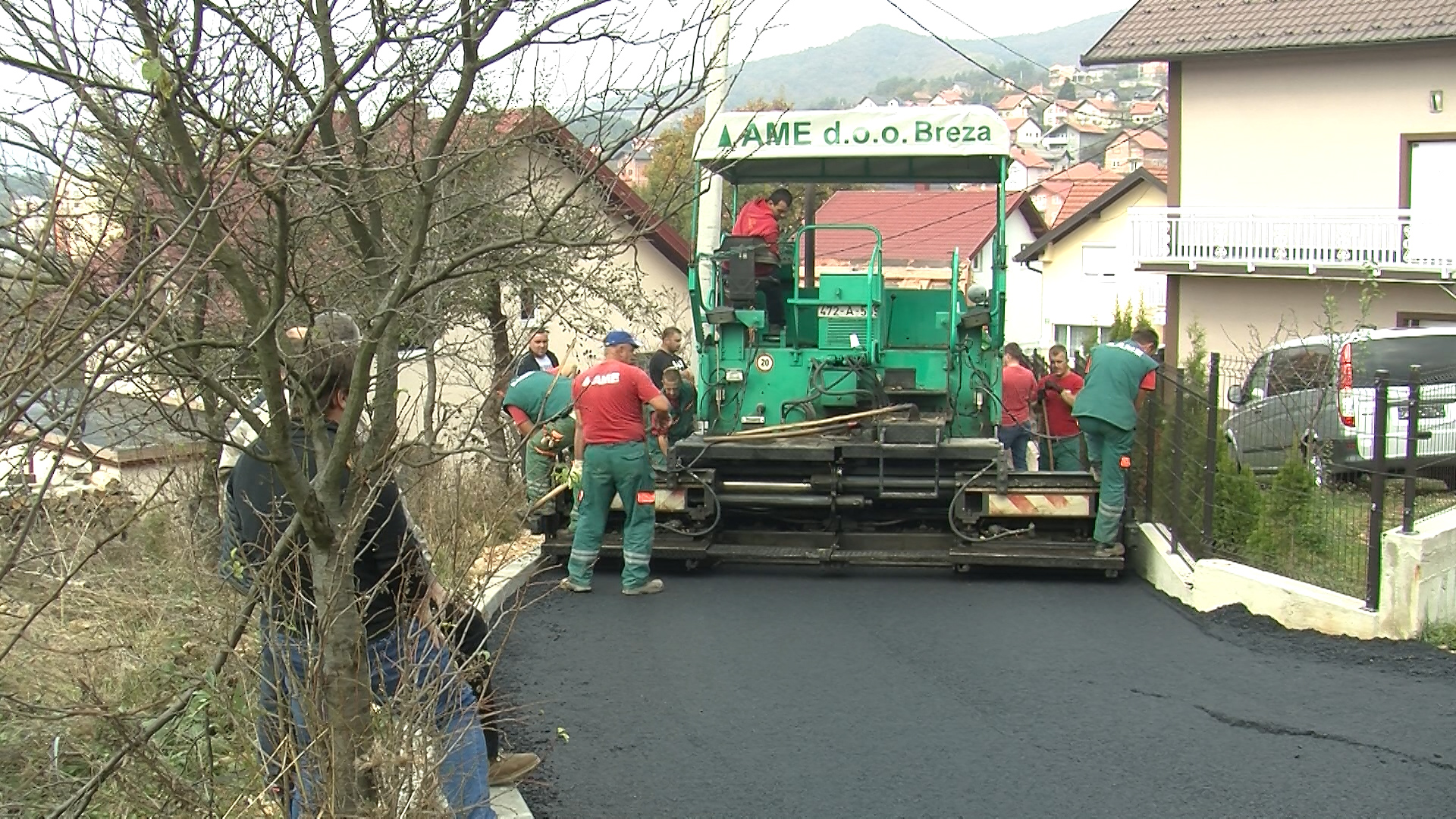 U NASELJU ROSULJE II ASFALTIRANA SAOBRAĆAJNICA Radio Televizija Vogošća
